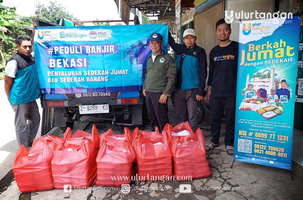 Sedekah-Jumat-190-Ulurtangan-Berbagi-Untuk-Korban-Banjir-01