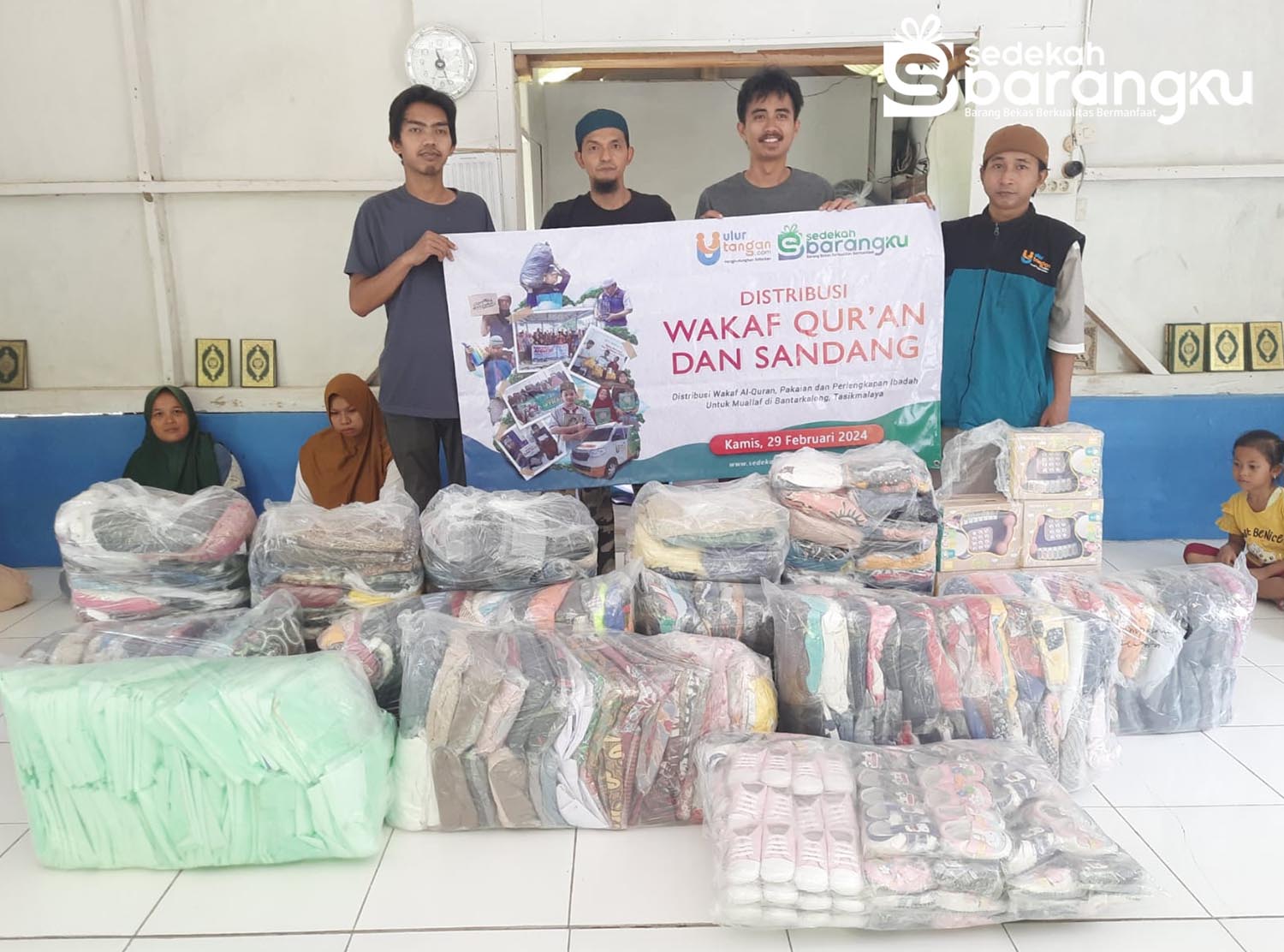 Penyaluran Ke-19 Distribusi Wakaf Qur’an, Pakaian, dan Perlengkapan Ibadah di Kampung Ciheras, Bantarkalong, Tasikmalaya
