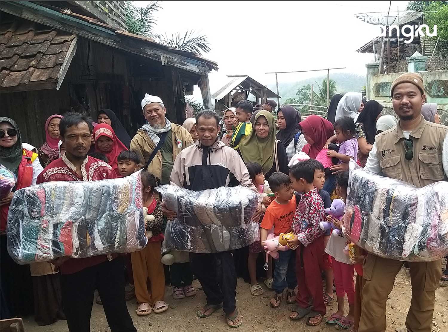 Penyaluran Ke-29 Distribusi Wakaf Quran, Wakaf Air Pipanisasi dan Sedekah Barang Pada “Tebar Kemanusiaan Ke Pelosok Negeri” Oktober 2024