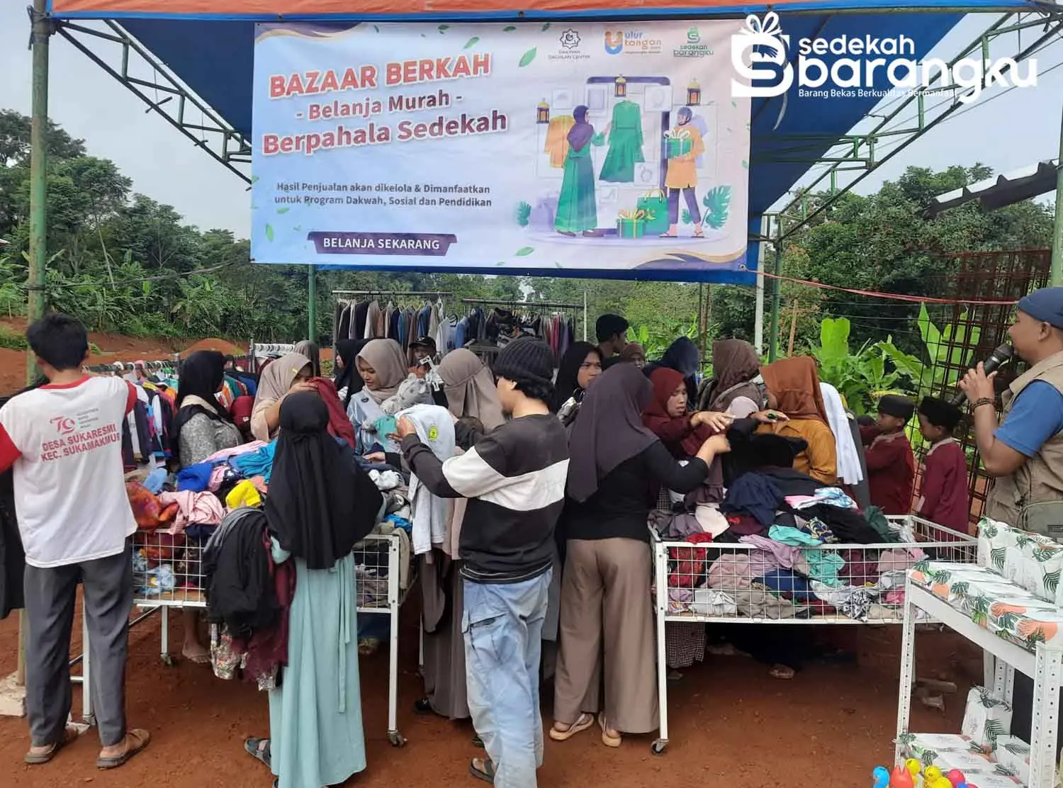 Bakti Sosial Pengobatan Gratis dan Bazar Berkah Di Desa Sukaresmi Bogor 10