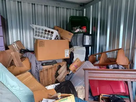 Di rumah seringkali menumpuk barang-barang tak terpakai, padahal bisa jadi amal jariyah bila disalurkan
