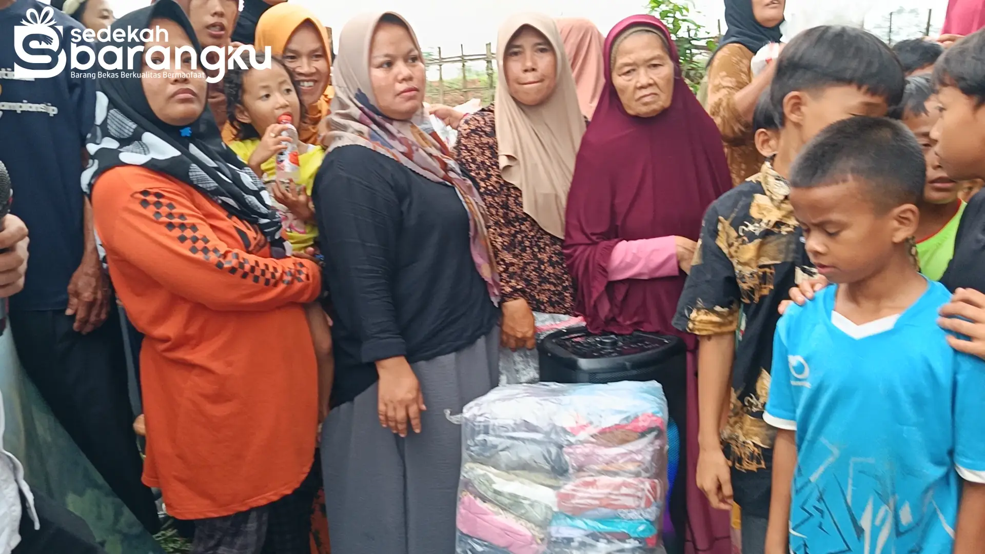Tabligh Akbar & Doa Bersama: Distribusi 200 Paket Sembako dan Ratusan Pakaian untuk Warga Terdampak Penggusuran di Desa Sukaresmi
