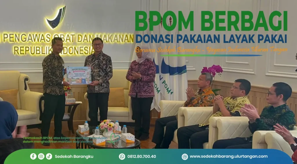 Penyerahan donasi pakaian layak pakai dari BPOM melalui Program BPOM Berbagi kepada Sedekah Barangku – Yayasan Indonesia Uluran Tangan untuk disalurkan kepada masyarakat yang membutuhkan di Indonesia.