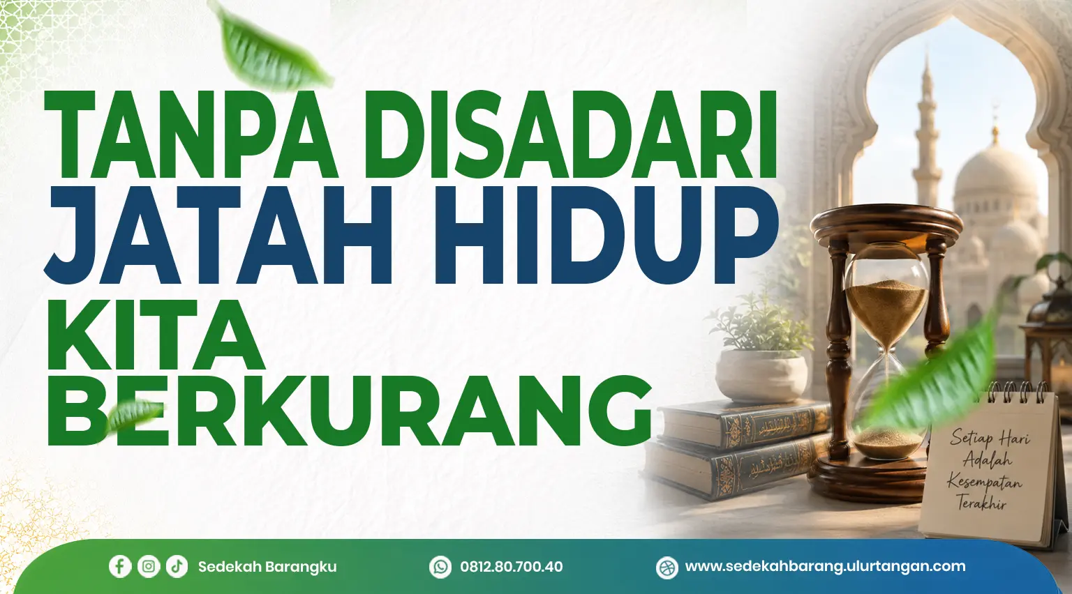 Ilustrasi jam pasir dengan latar masjid sebagai renungan Islami bahwa usia bertambah dan jatah hidup di dunia semakin berkurang.