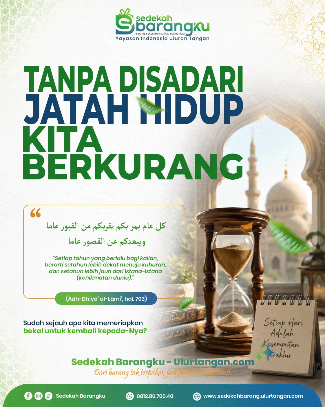 Ilustrasi jam pasir dengan latar masjid sebagai renungan Islami bahwa usia bertambah dan jatah hidup di dunia semakin berkurang.