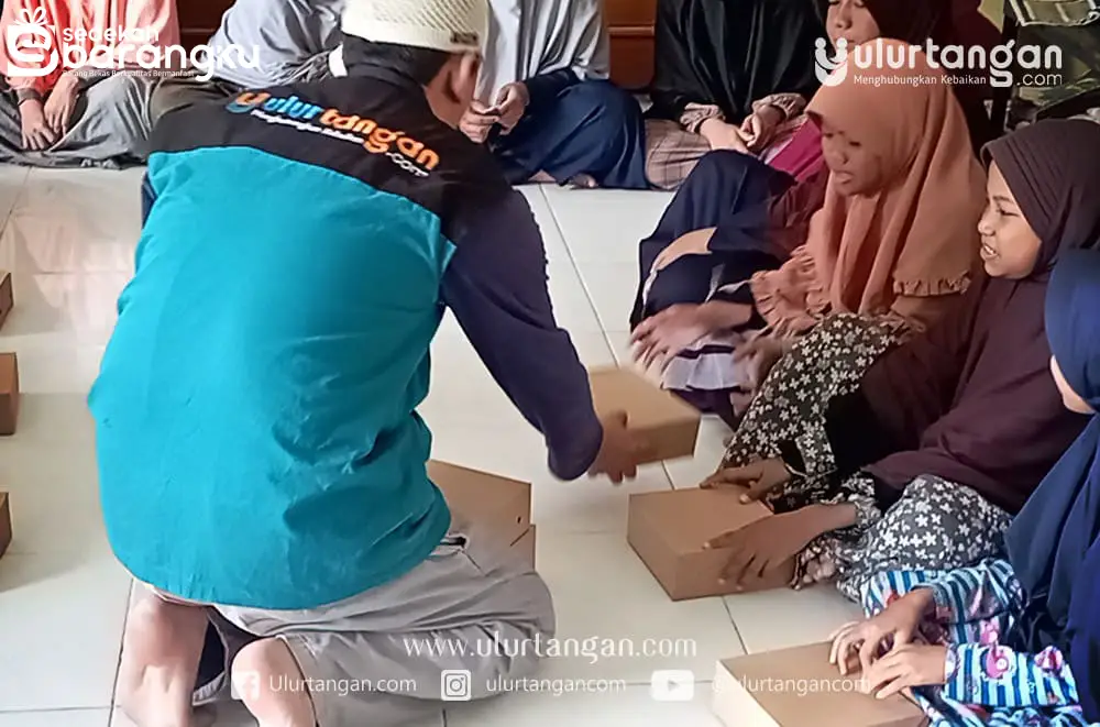 Berkah Jum’at ke-183: Ulurtangan Berbagi Makan Untuk Santri Yatim & Dhuafa Taman Qur’ani Al-Mubarok