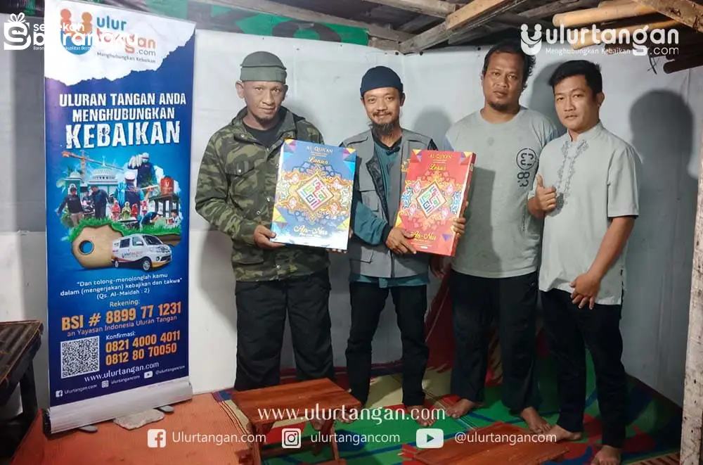 Ulurtangan Wakaf Al Qur’an Untuk Komunitas Al Hijrah