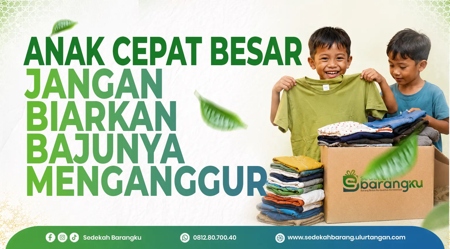 Anak-anak tersenyum membawa pakaian layak pakai untuk didonasikan sebagai sedekah, mengajak berbagi manfaat kepada anak-anak yang membutuhkan.