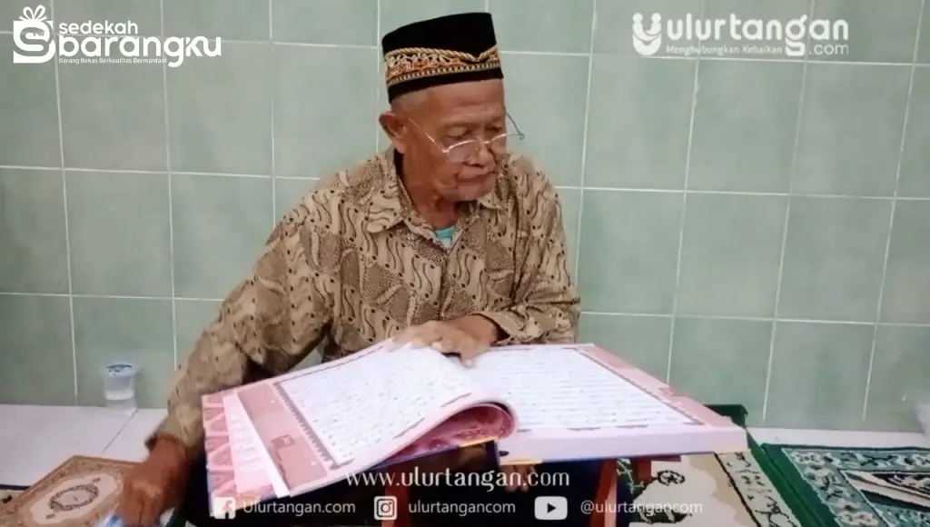 RAMADHAN: Ulurtangan Tebar Quran Lansia Masjid Barokah