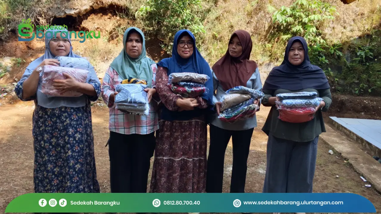 Bantu Warga Buruh Tani, Program Sedekah Barangku Ulurtangan Salurkan Ratusan Pakaian Layak di Pelosok Sukabumi