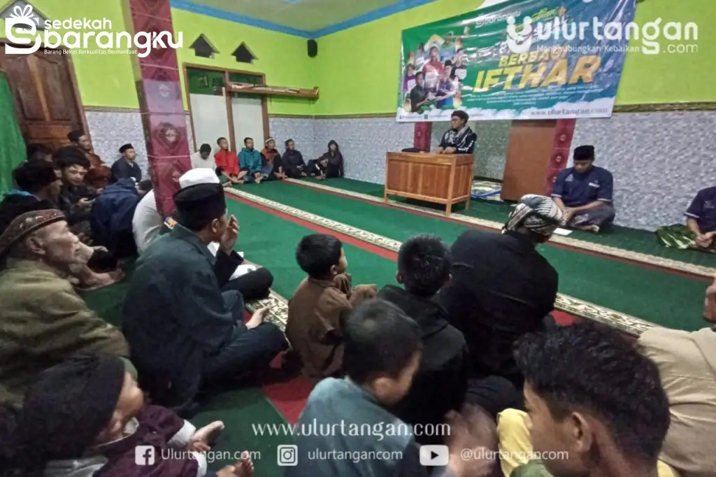 Berbagi Ifthar Bersama Ratusan Muallaf di Bawah Situs Candi Cetho, Karanganyar